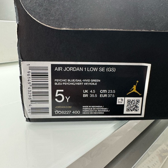 Air Jordan 1 low se GS SIZE 5Y - Picture 6 of 6